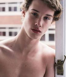 Models 57489f8d21a98.jpg