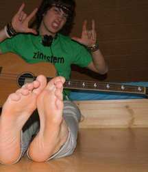 100 Barefoot Guys - Part 1 59ce8be8080ea.jpg