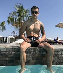 Twinks 5ce0194c3bd64.jpg