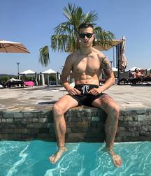 Twinks 5ce01952ccf2b.jpg