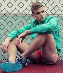 Hot guys and hot bulbs. 5740a17a2a8a9.jpg