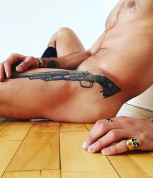 Hot guys and hot bulbs. 5740a1ac840e9.jpg
