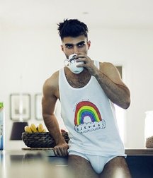 Real Hot men 57718a3fac33f.jpg