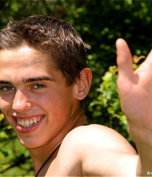 Alex 5a379a648cf2d.jpg