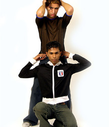 Gal & Hen 5a3a0213233f8.jpg