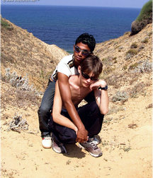 Hen & Dennis 5a3e248b2ba7f.jpg
