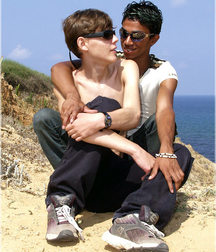 Hen & Dennis 5a3e248da4da4.jpg