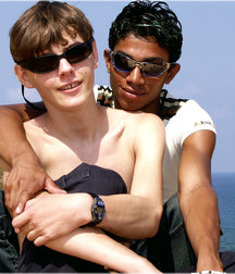 Hen & Dennis 5a3e248eb3ba1.jpg