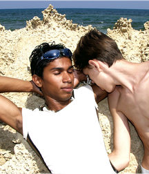 Hen & Dennis 5a3e24962ae78.jpg
