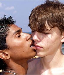 Hen & Dennis 5a3e249d57057.jpg