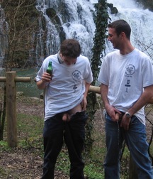 Pissing Boys 5a54ad5e9545c.jpg