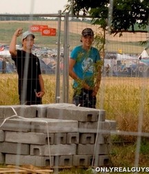 Pissing Boys 5a54ad64e14d9.jpg