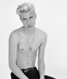 Lucky Blue Smith Shirtless 58a55543bc2cc.png