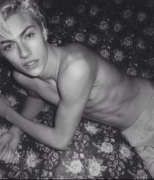 Lucky Blue Smith Shirtless 58a555478c1c0.jpeg