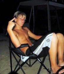 guys being guys 58fb611863700.jpg