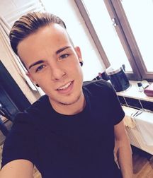 Horny  looks (no nude 01) 5d4cc24d45f5f.jpg