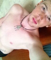 Horny  looks (no nude 01) 5d4cc24e72723.jpg