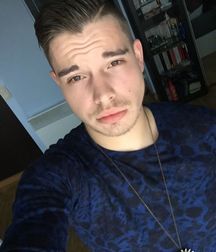 Horny  looks (no nude 01) 5d4cc252284b2.jpg