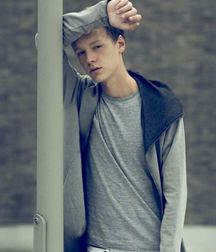 Horny  looks (no nude 01) 5d4cc25490df6.jpg