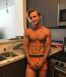 Mixed Nudes Boys Porn - Selfies and more 2 5f0adf5c39a70.jpg
