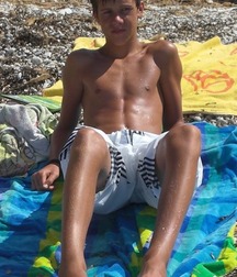 Cute boys 3 56c06fb743575.jpg