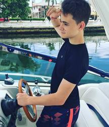 Hot boy 1 58b4893a2b64c.jpg