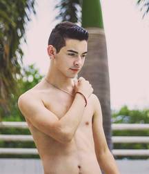 Hot boy 3 58b82387afb7d.jpg