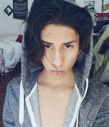 Hot boy 9 58d0028ec5eaf.jpg
