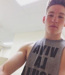 Hot boy 10 5a63a466f376d.jpg