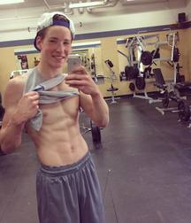 Hot boy 10 5a63a46a8e76c.jpg