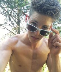 Hot boy 10 5a63a46fdf45f.jpg