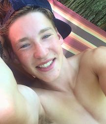 Hot boy 10 5a63a473a5e2b.jpg