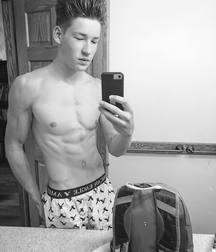 Hot boy 10 5a63a4750bf7d.jpg