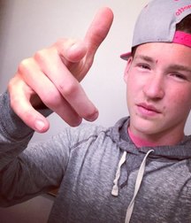 Hot boy 10 5a63a477a4e6a.jpg