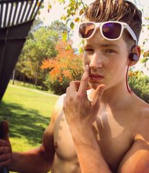 Hot boy 10 5a63a47dbf5f7.jpg