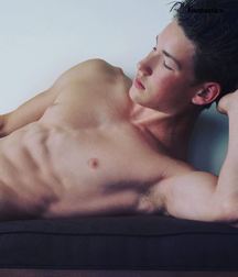 Hot boy 10 5a63a49af1e47.jpg