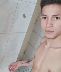 Hot boy 11 5a6f9f6fbfbaf.jpg