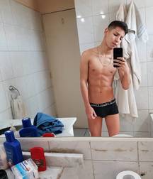 Hot boy 11 5a6f9f9067923.jpg