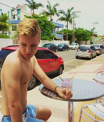 Hot IG Boy 1 5a71cac89a7e6.jpg