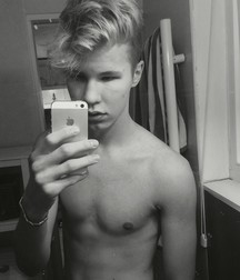 Hot IG Boy 1 5a71cacc6b2c8.jpg