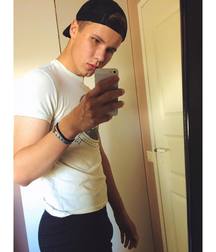 Hot IG Boy 1 5a71cacf66572.jpg