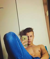 Hot IG Boy 1 5a71cad92e83a.jpg