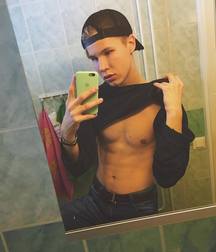 Hot IG Boy 1 5a71cade25d11.jpg