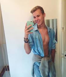 Hot IG Boy 1 5a71cae6ae0c8.jpg