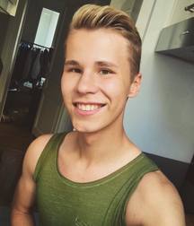 Hot IG Boy 1 5a71cae7e6c9a.jpg