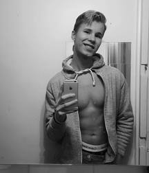 Hot IG Boy 1 5a71caea1a703.jpg