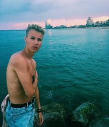 Hot IG Boy 1 5a71caf08c10a.jpg