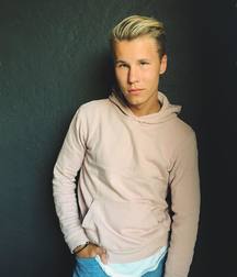 Hot IG Boy 1 5a71caf1ea2de.jpg