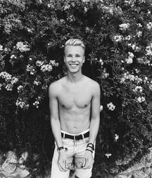 Hot IG Boy 1 5a71caf4bb3f6.jpg