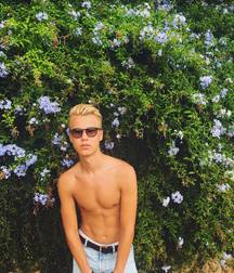 Hot IG Boy 1 5a71caf7d08e7.jpg